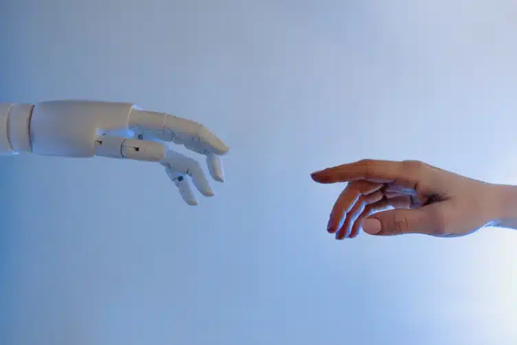 Mano Humana y Mano IA