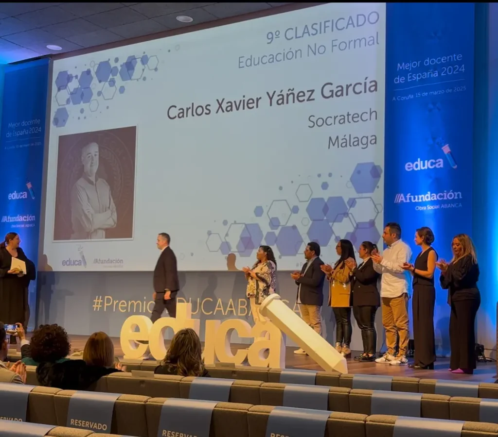 Recogida del Premio EDUCA ABANCA por Carlos Yáñez, profesor de SocraTech
