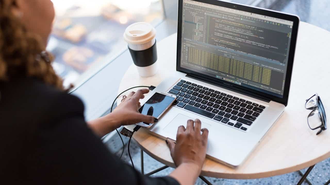 Máster vs. Bootcamp: qué es mejor y en qué situaciones