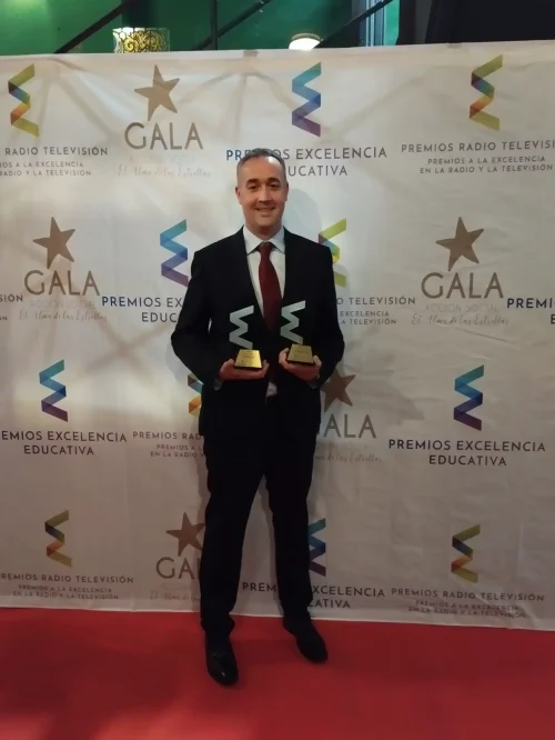Carlos Yáñez, profesor de SocraTech, en el photocall de Premios Excelencia Educativa 2025